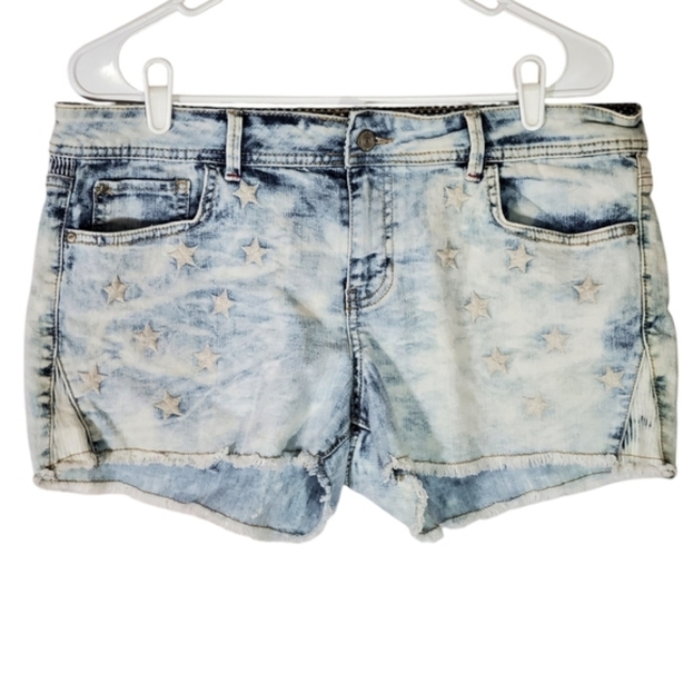 Women’s Light Wash Star Embellished Denim Shorts